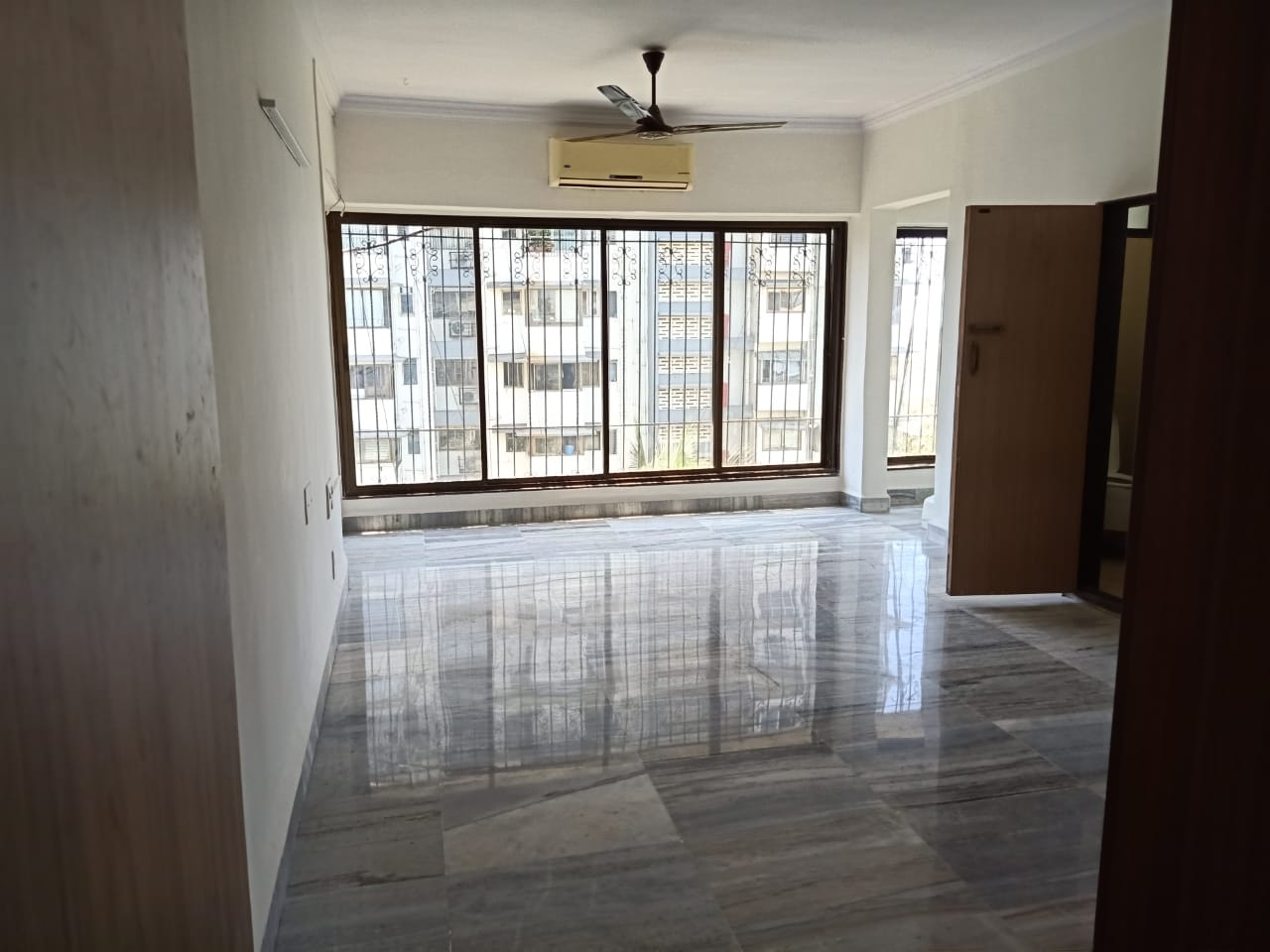 2 BHK Fully Furnished With White Goo in Captain Villa, Bandra West - Photo 3