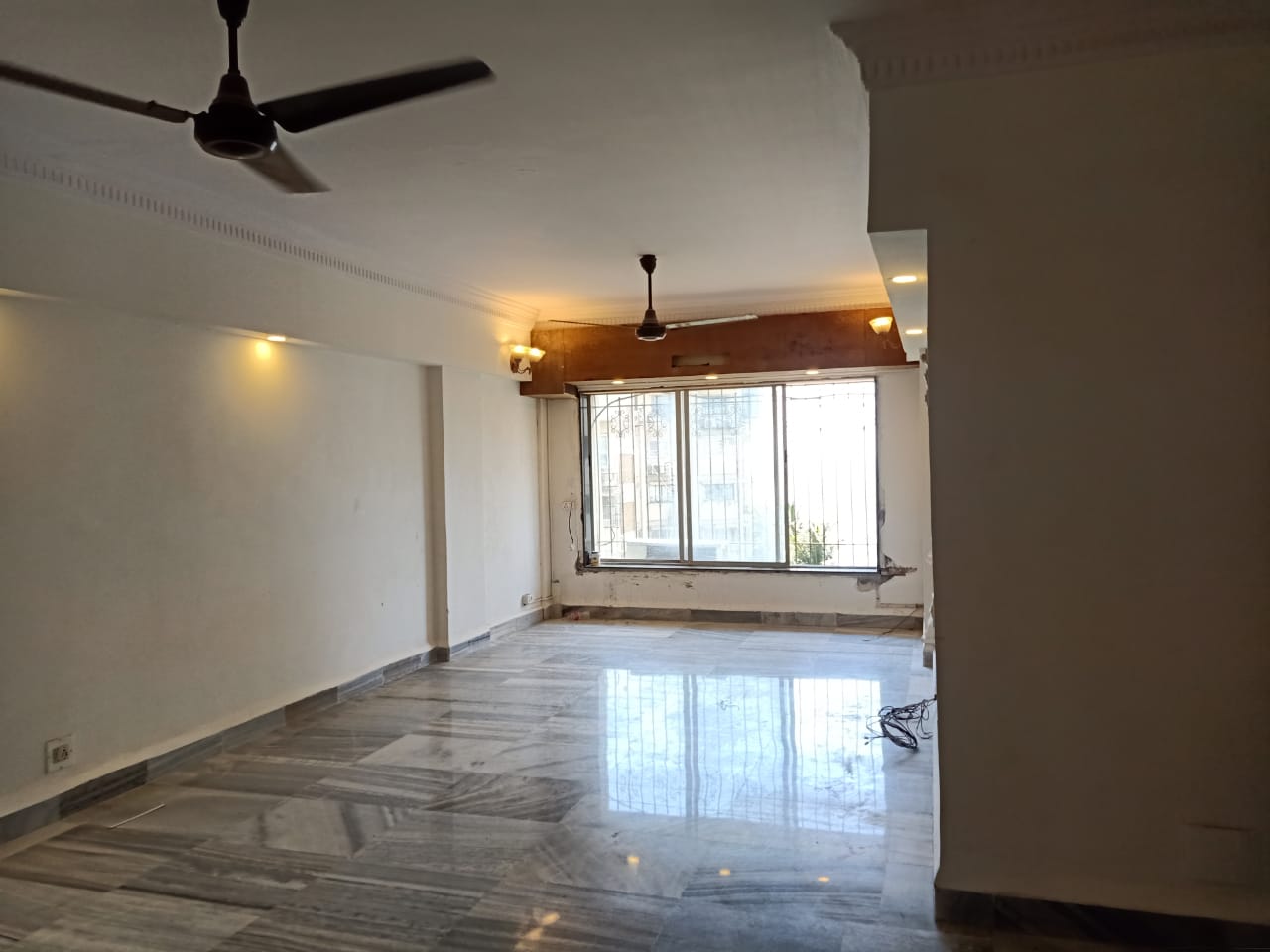 2 BHK Fully Furnished With White Goo in Captain Villa, Bandra West - Photo 4