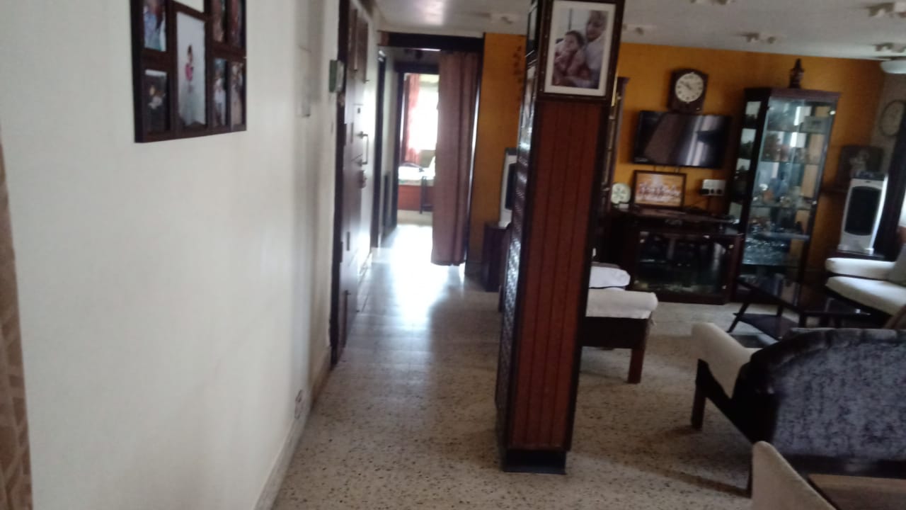 2 BHK in Om Shri Gurudev, Khar West - Photo 4