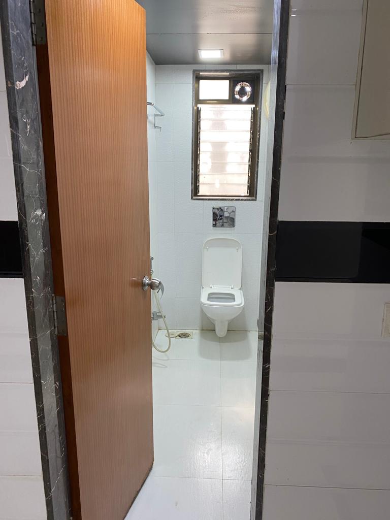 2 BHK Fully Furnished in Apsara Cosmopolitan, Bandra West - Photo 3