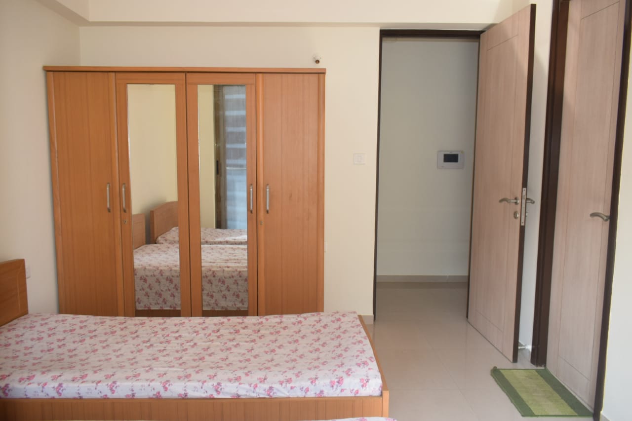 4 BHK Semi Furnished in Kalpataru Sparkle, Bandra East - Photo 6