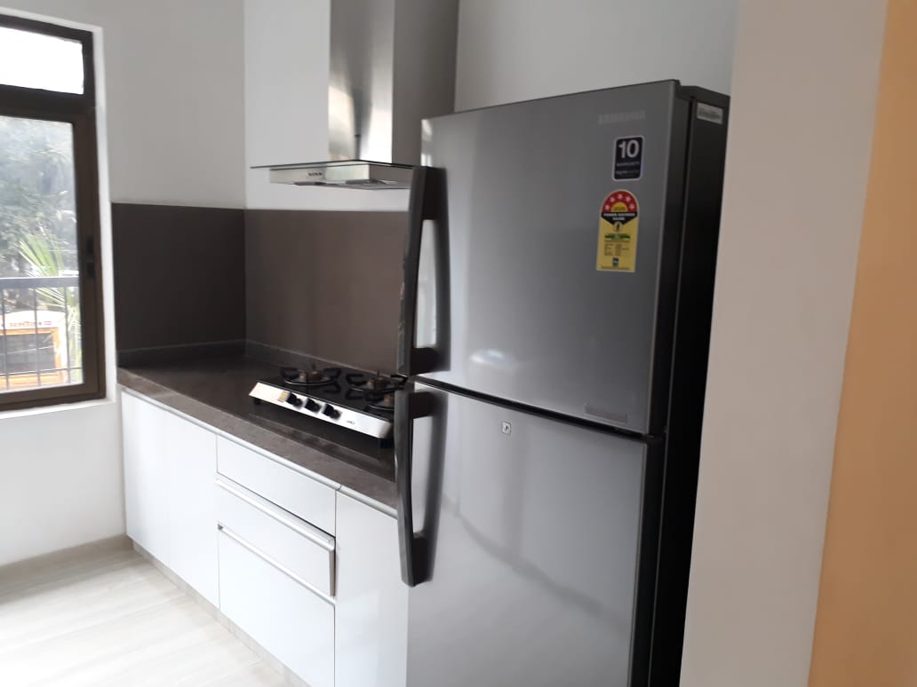 2 BHK Semi-Furnished in Lalani Grandeur, Goregaon East - Photo 4