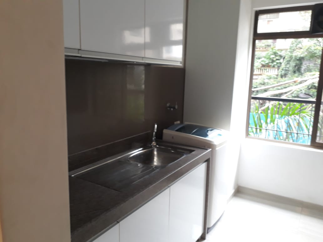 2 BHK Semi-Furnished in Lalani Grandeur, Goregaon East - Photo 5