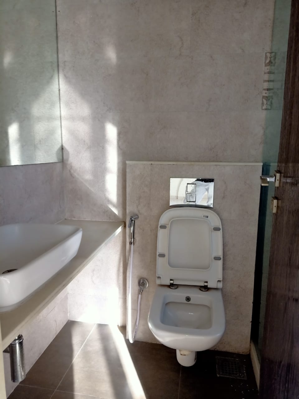4 BHK in Itus, Andheri West - Photo 2