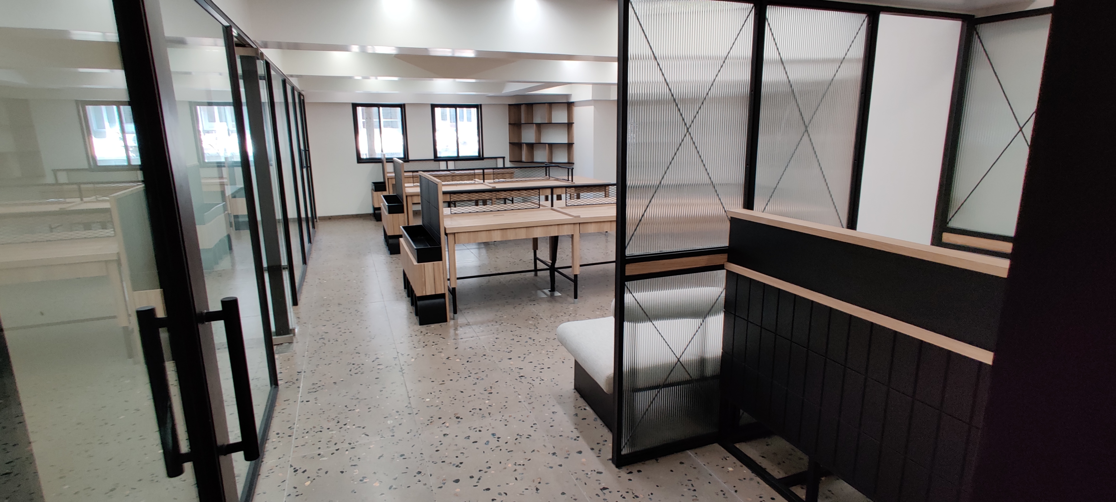 Office Semi-Furnished in Regent Chambers, Nariman Point - Photo 2