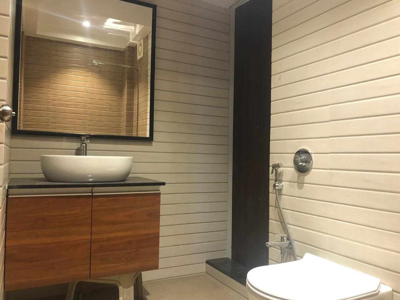 3 BHK Semi-Furnished in Glen Gate, Powai - Photo 4