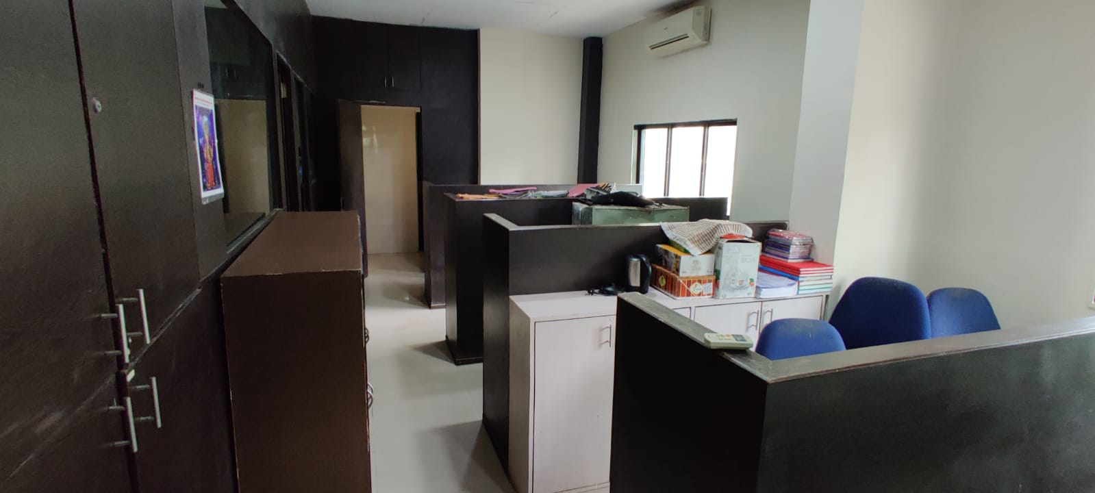 Office Well Furnished in Raghuvanshi Mills, Lower Parel - Photo 4
