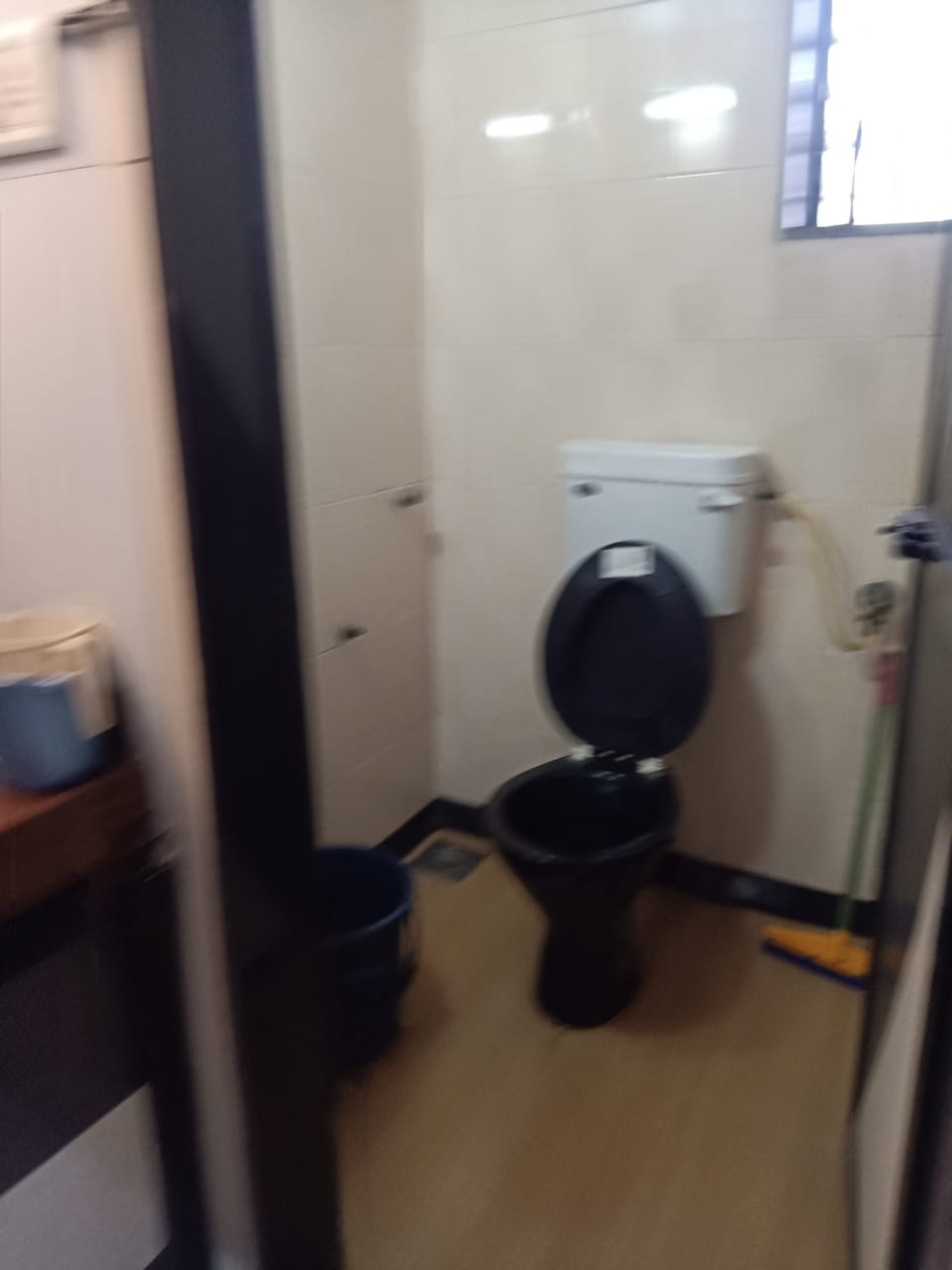 Office Semi Furnished in Richa, Andheri West - Photo 4