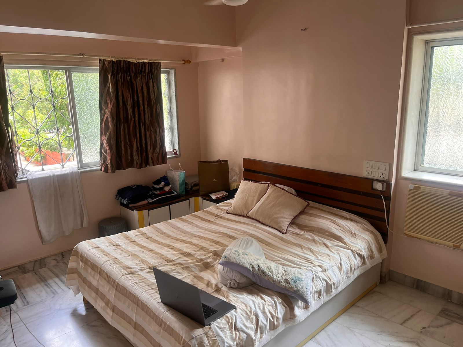 3 BHK Semi Furnished in Satnam Apartment, Cuffe Parade - Photo 4