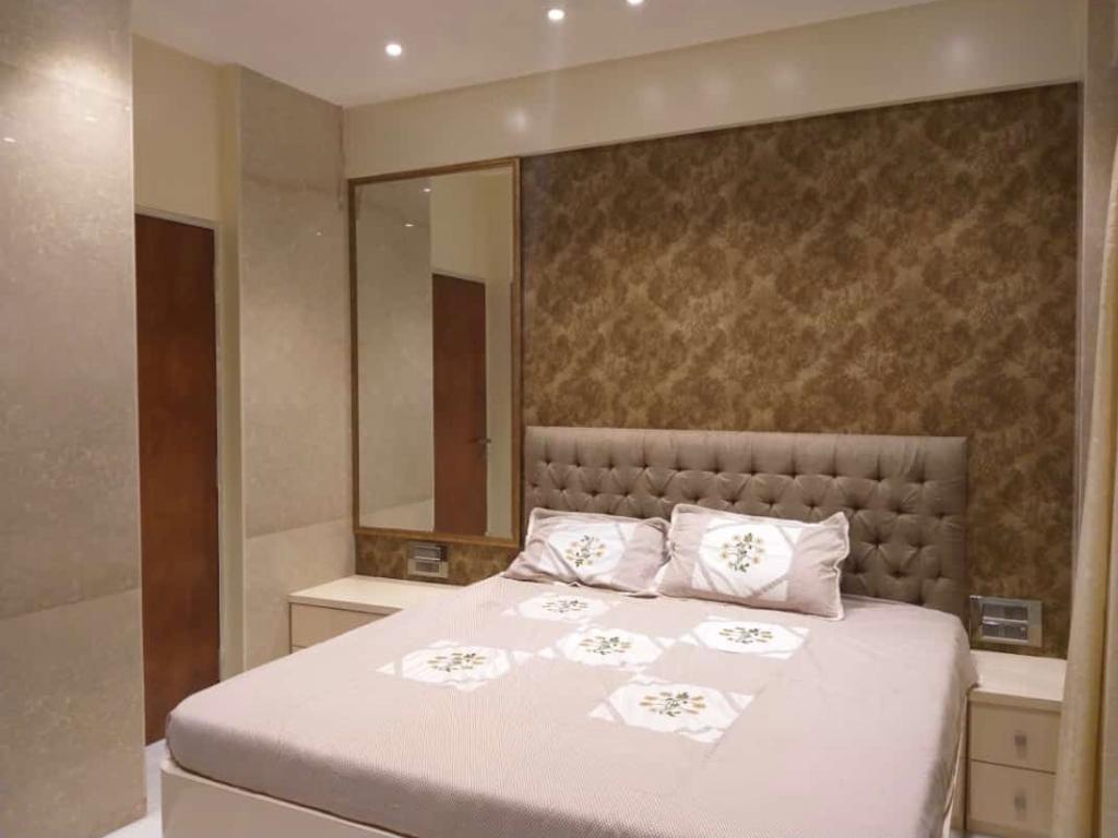 3 BHK Semi-Furnished in New Shree Niketan , Walkeshwar