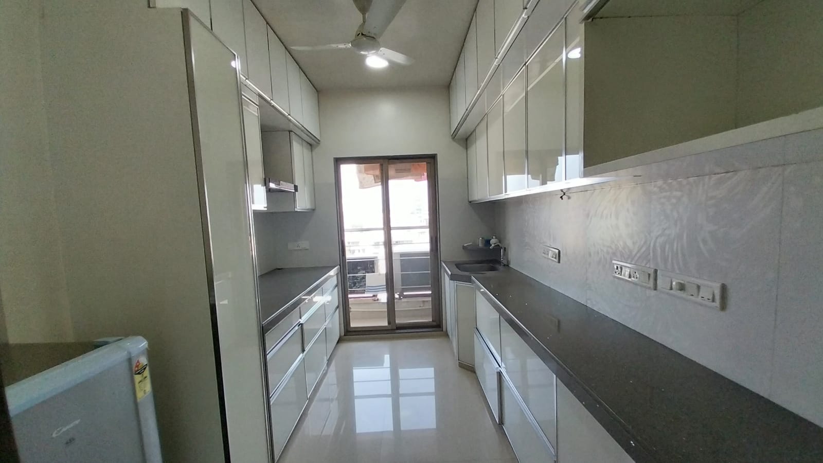 2.5 BHK in Nav Natraj, Santacruz West - Photo 3