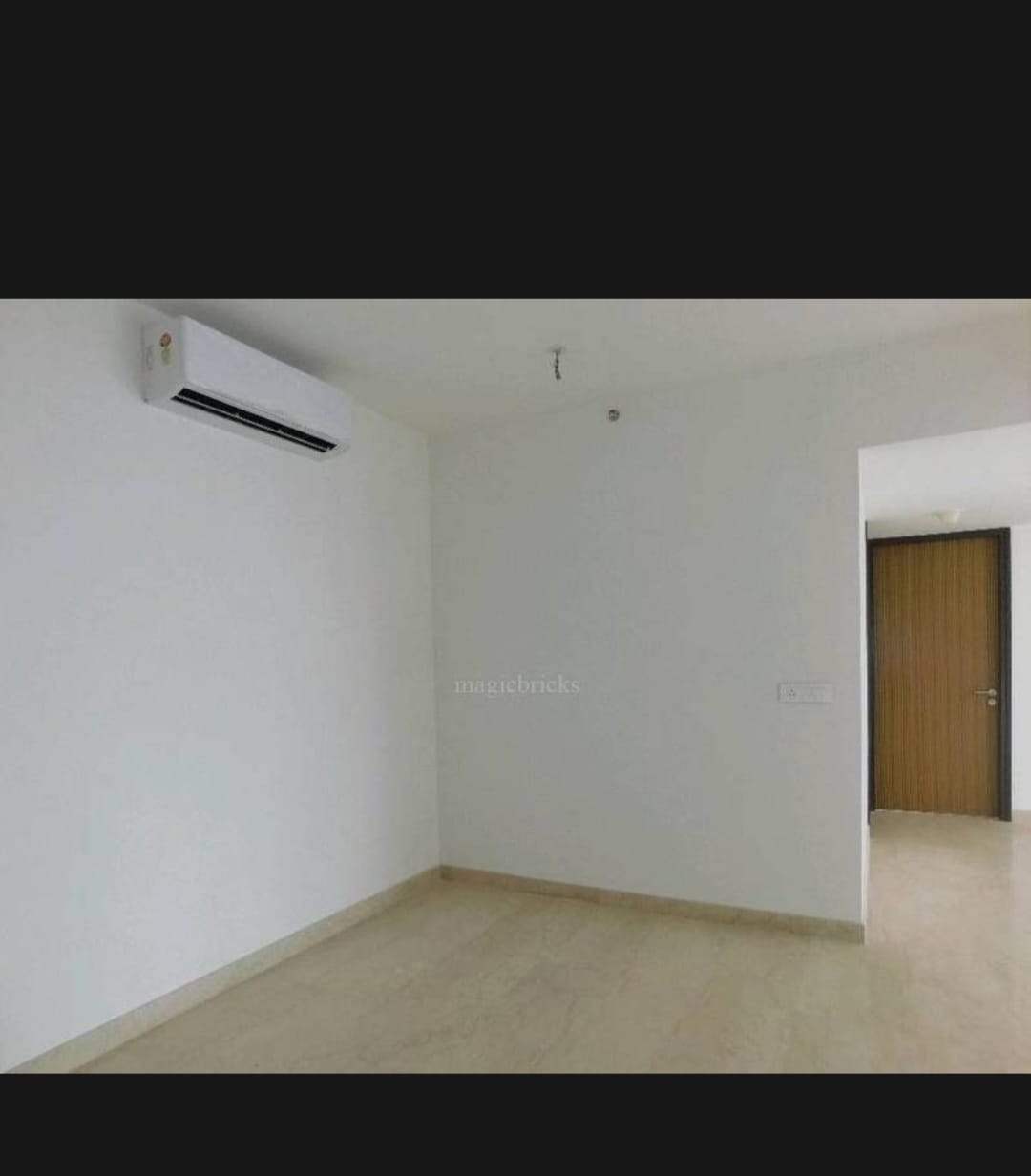 4 BHK Semi-Furnished in Lodha Azzuro, Parel - Photo 2