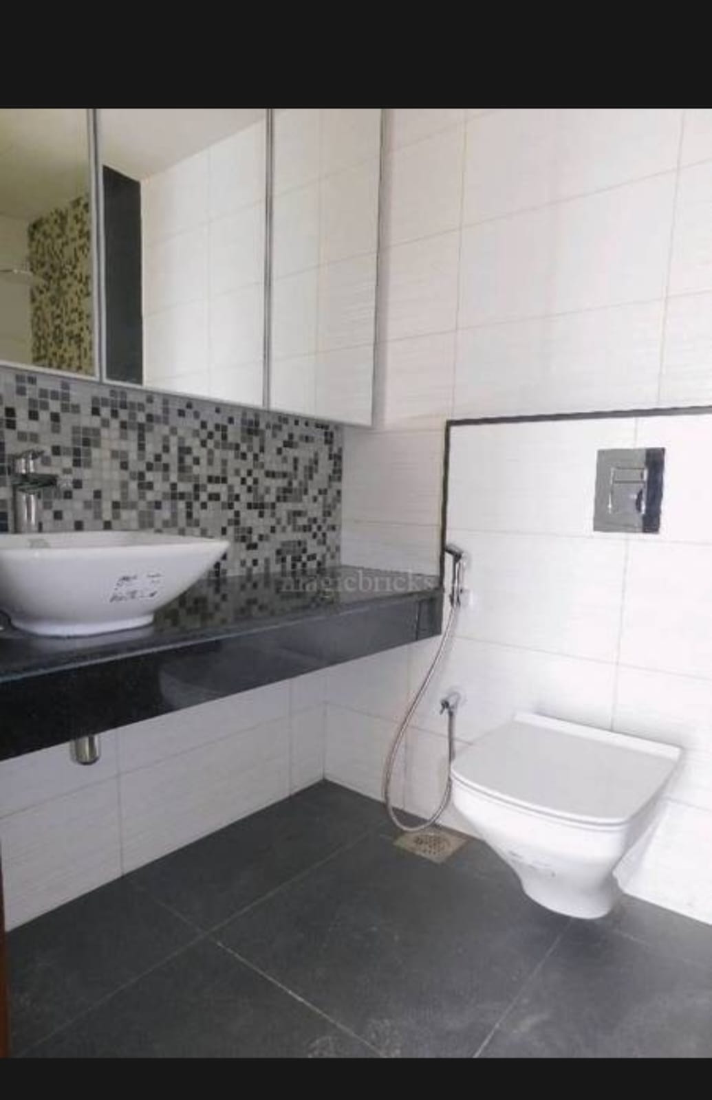 4 BHK Semi-Furnished in Lodha Azzuro, Parel - Photo 3