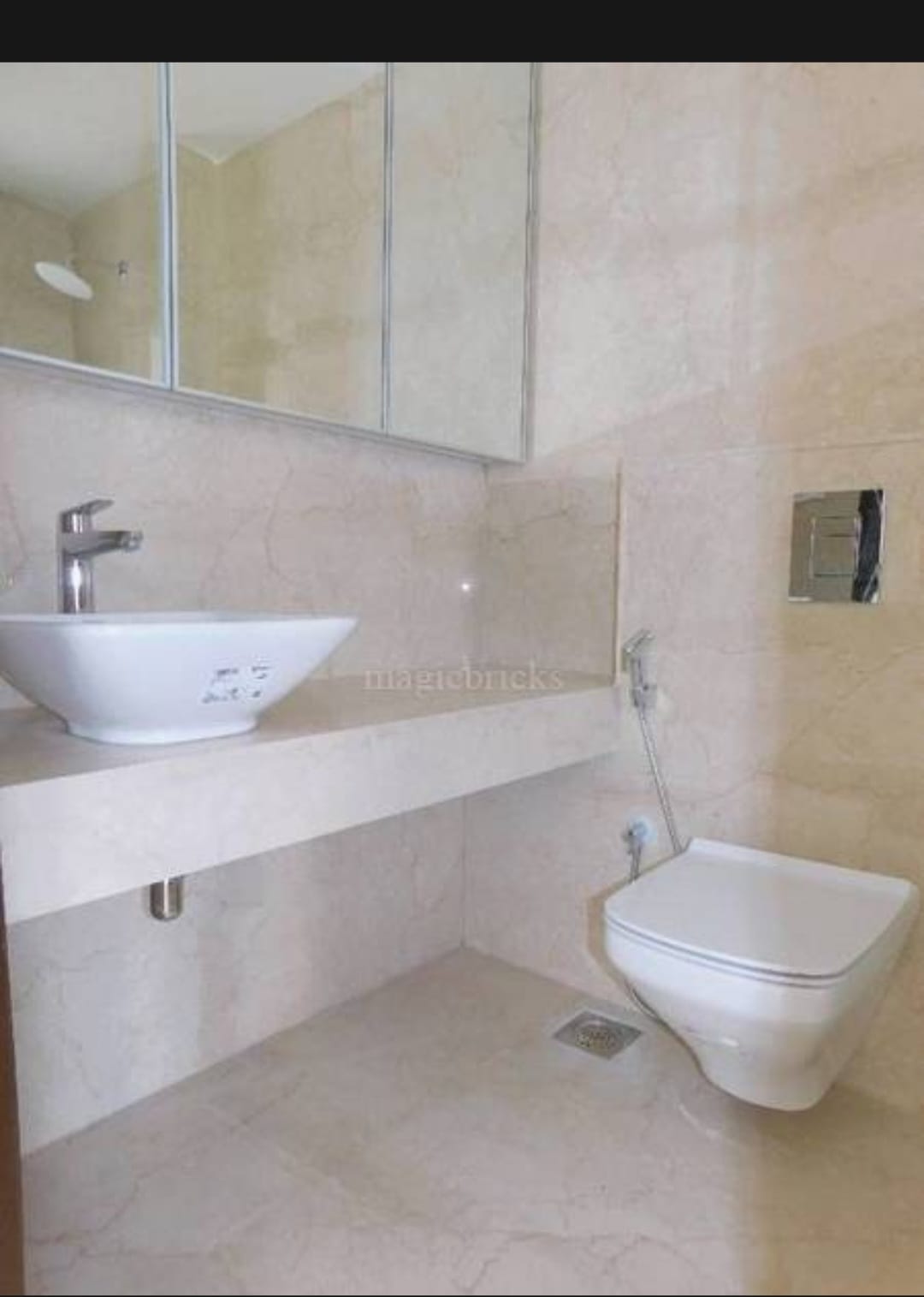 4 BHK Semi-Furnished in Lodha Azzuro, Parel - Photo 4