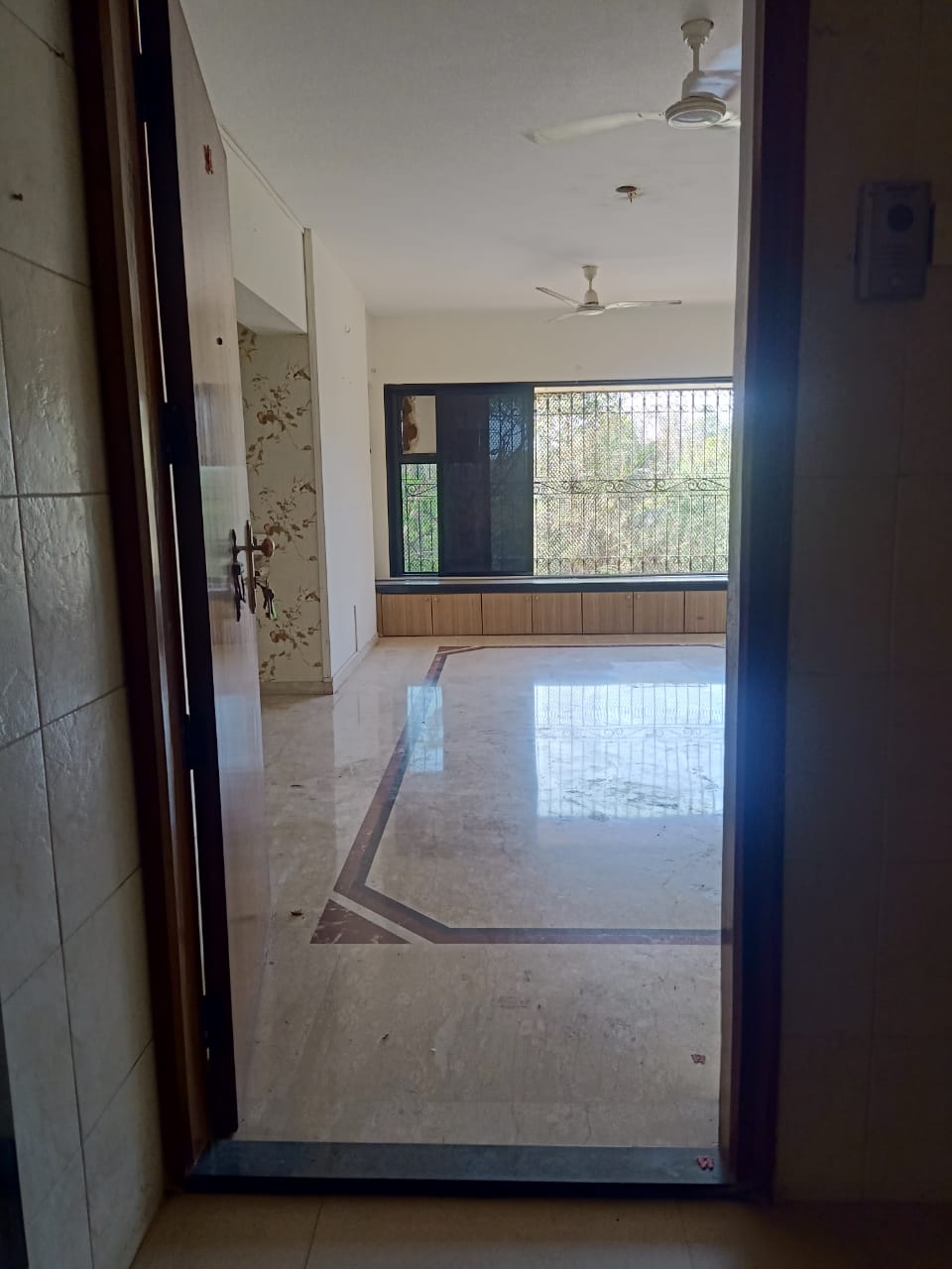 4 BHK Fully Furnished in Meghdoot, Andheri West - Photo 4