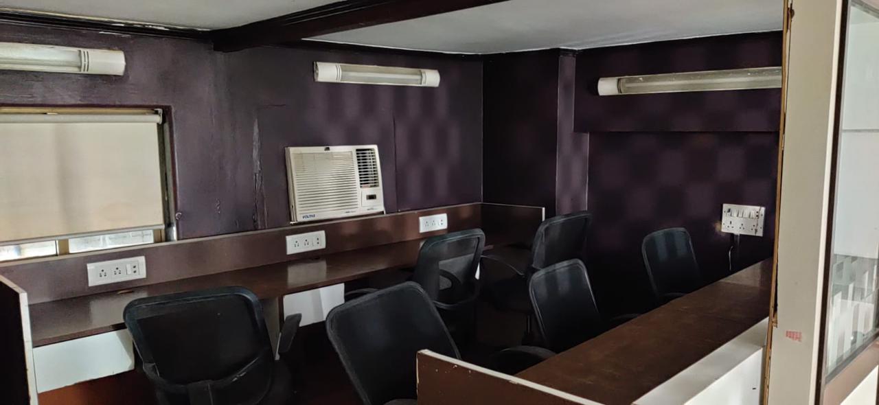 Office Unfurnished in Laxmi Mall, Andheri West - Photo 2