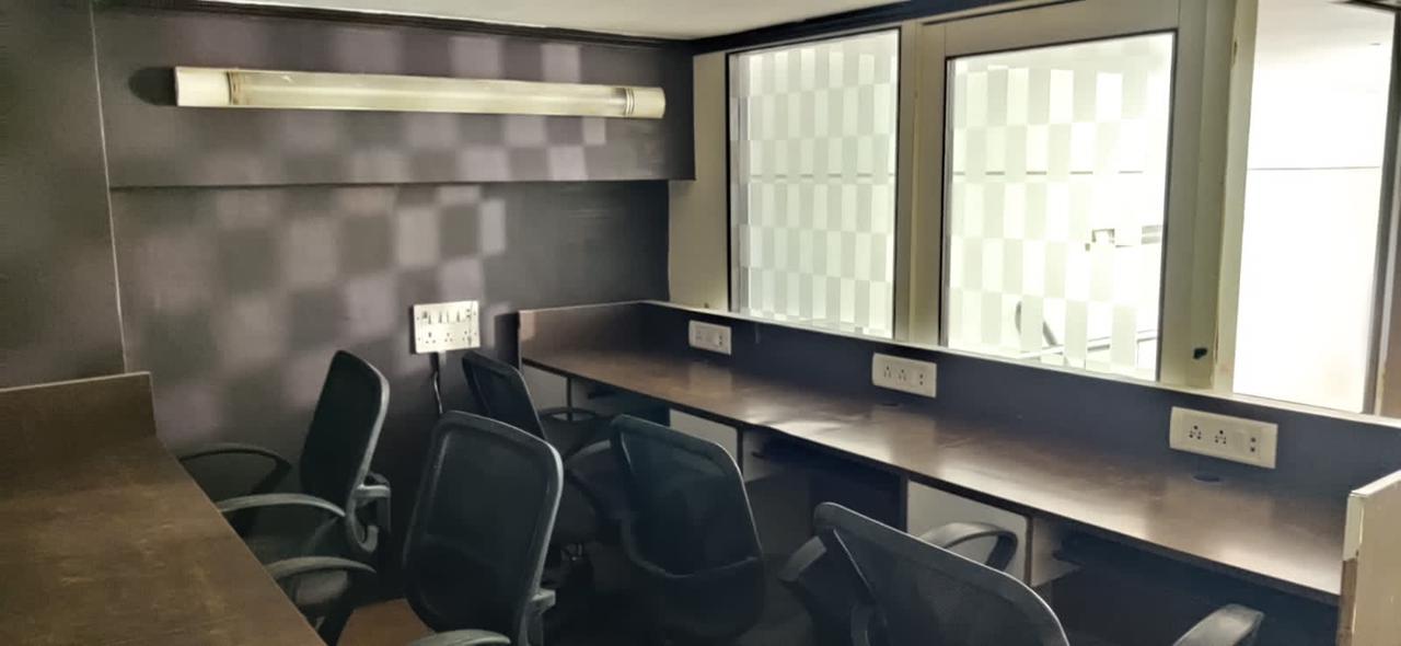 Office Unfurnished in Laxmi Mall, Andheri West - Photo 3