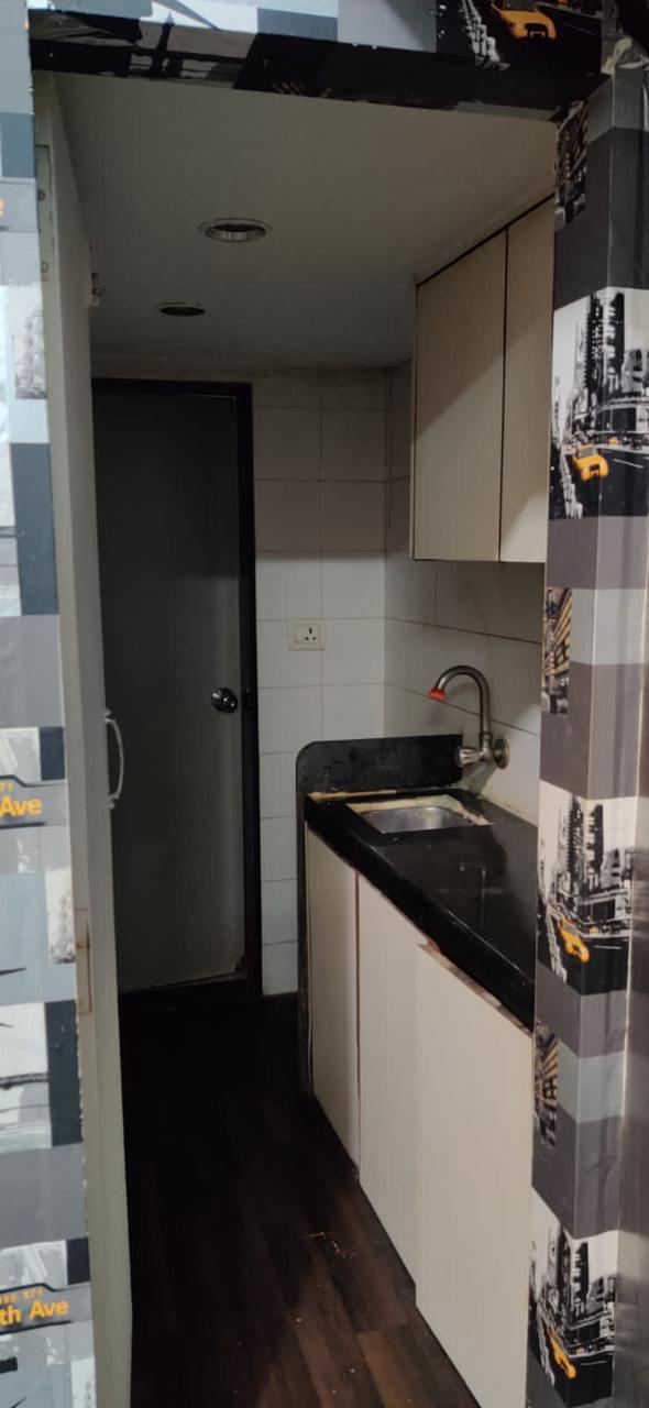 Office Unfurnished in Laxmi Mall, Andheri West - Photo 6