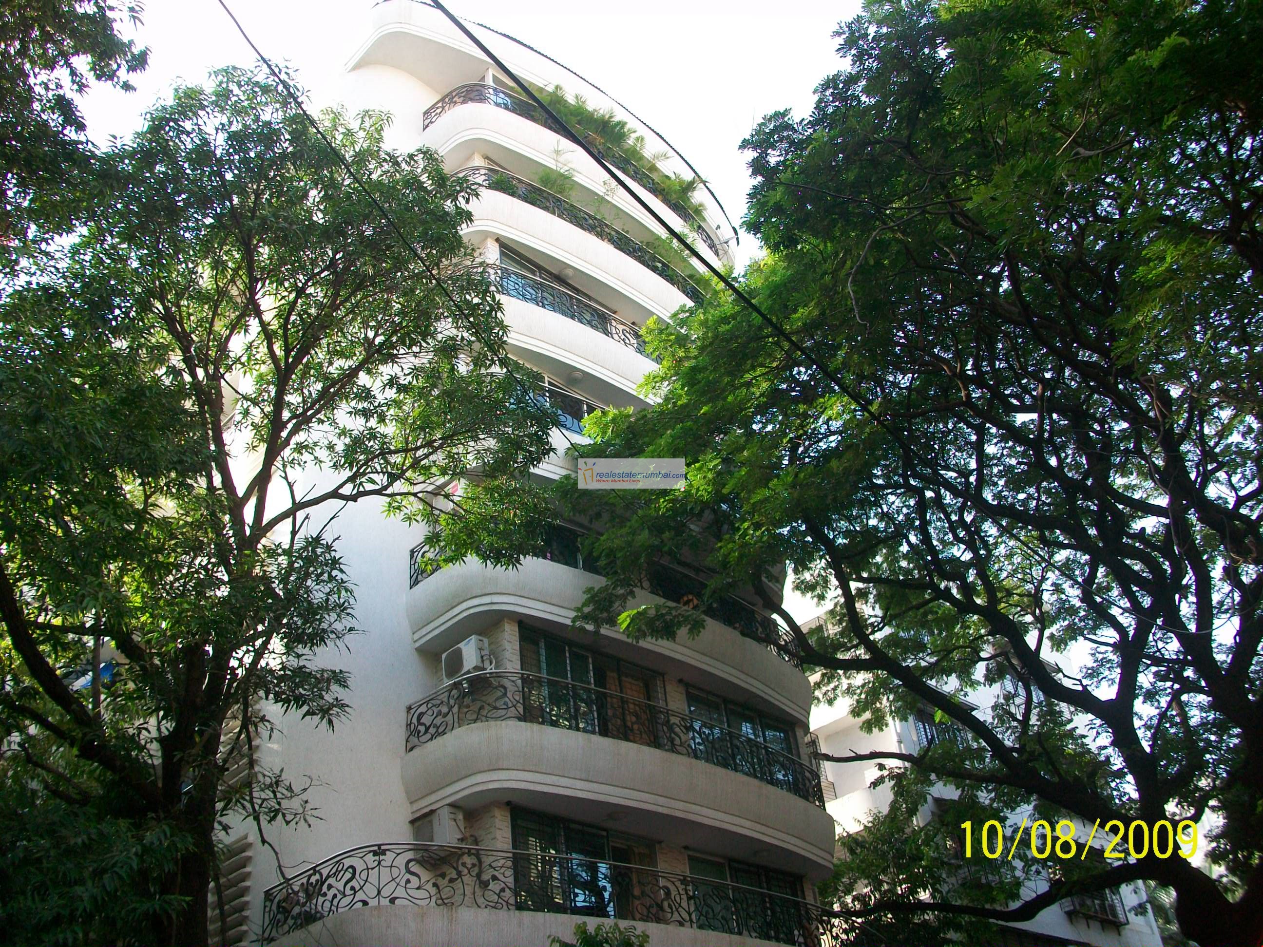 3 BHK Semi-Furnished in Supreme Pearl, Khar West - Photo 2