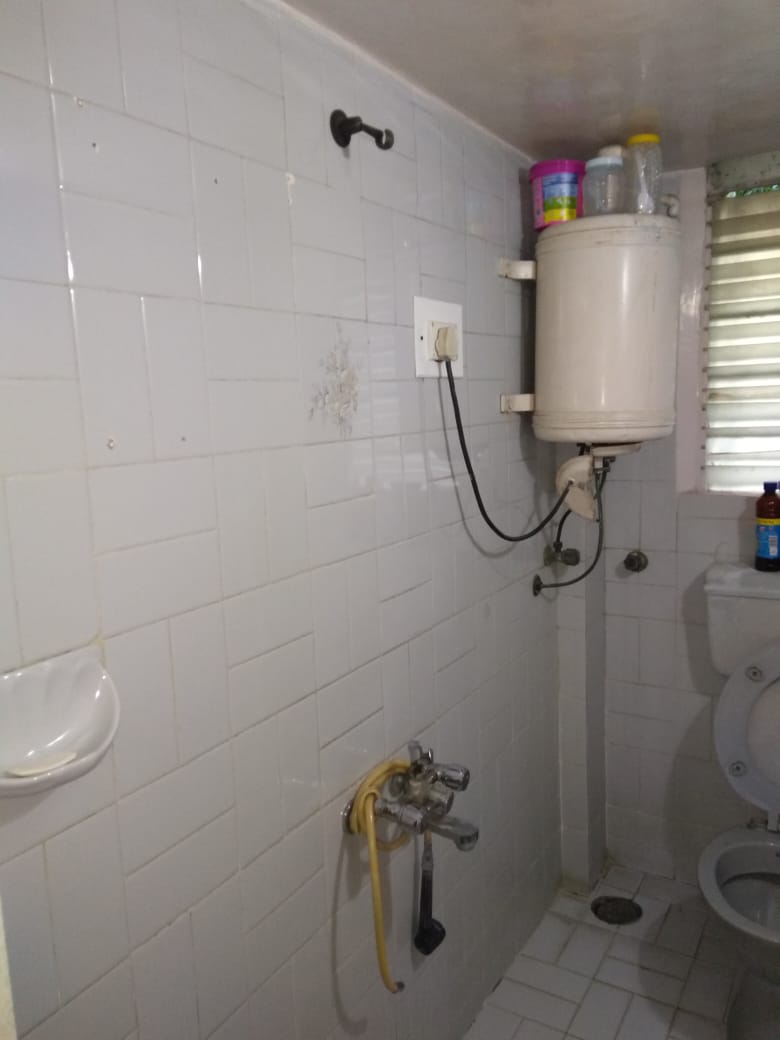 2 BHK Semi-Furnished in Pooja Apartments , Vile Parle West