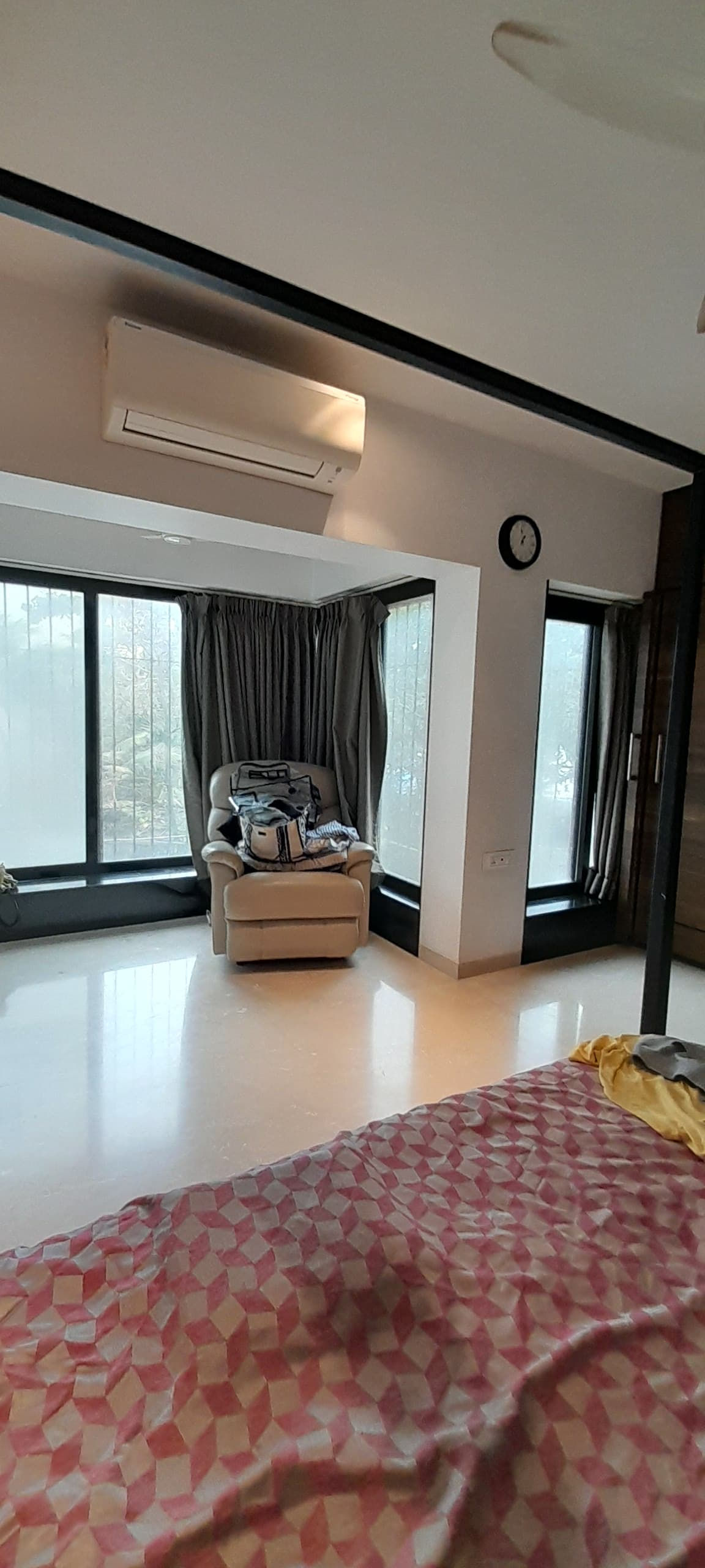 3 BHK Semi Furnished in Riviera, Juhu - Photo 4