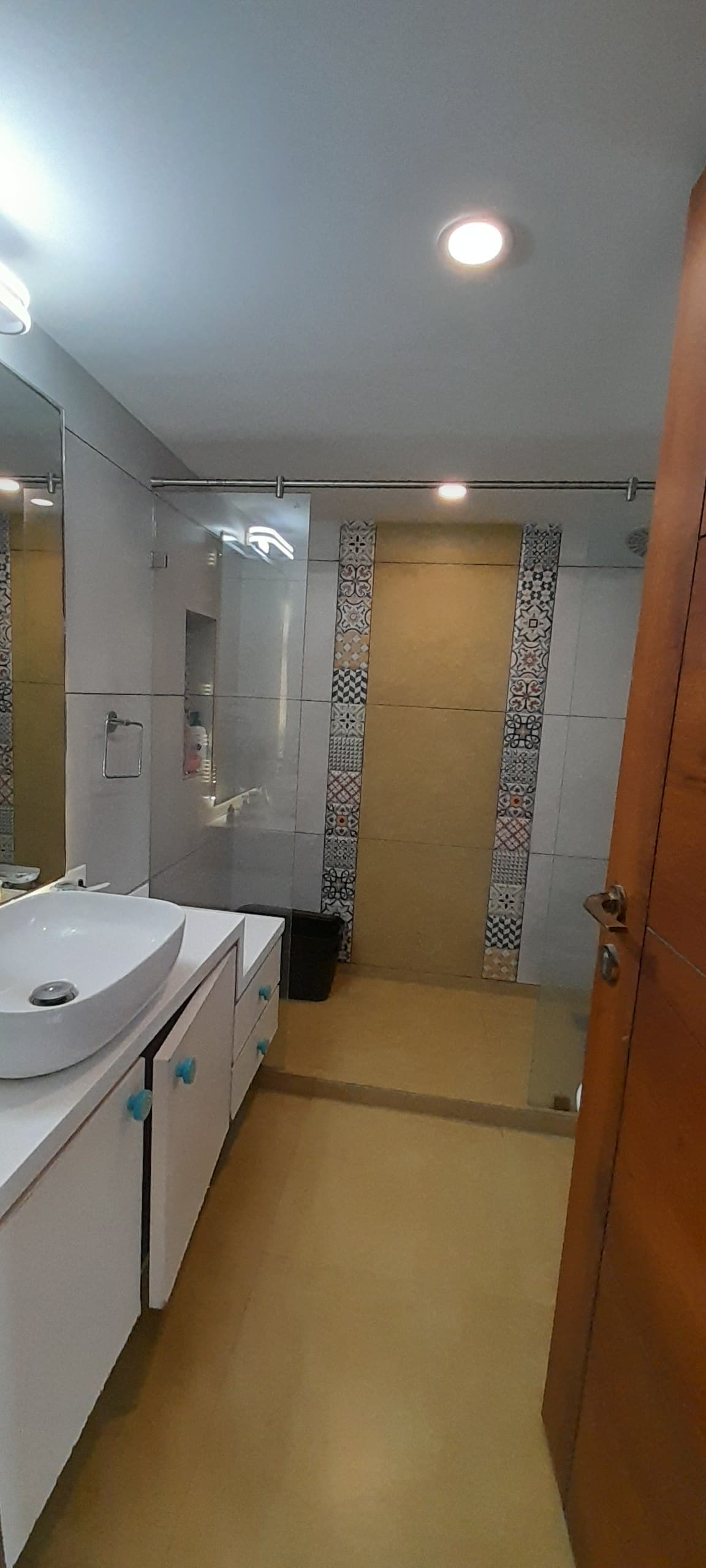3 BHK Semi Furnished in Riviera, Juhu - Photo 2