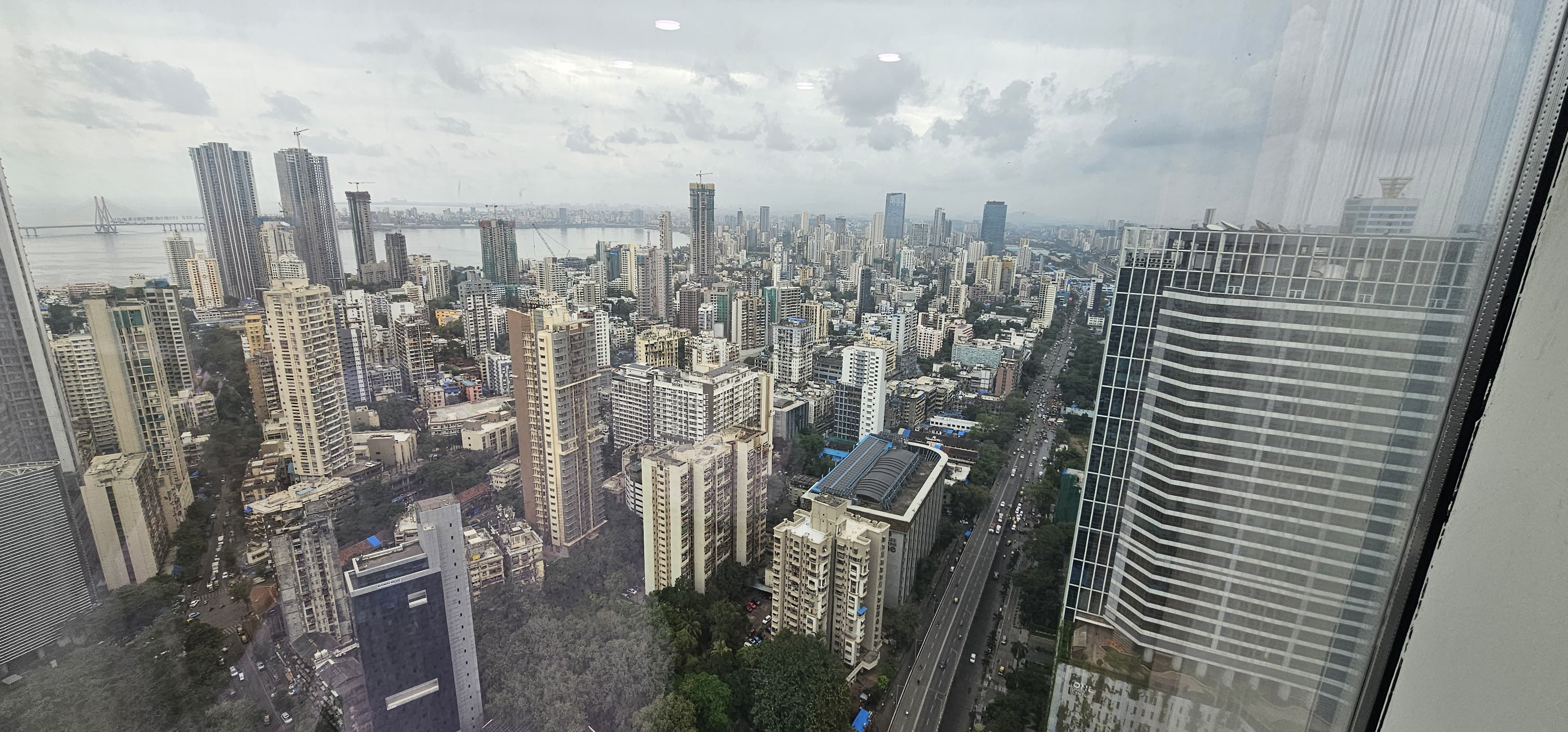 5 BHK Semi Furnished in Indiabulls Sky, Lower Parel - Photo 2