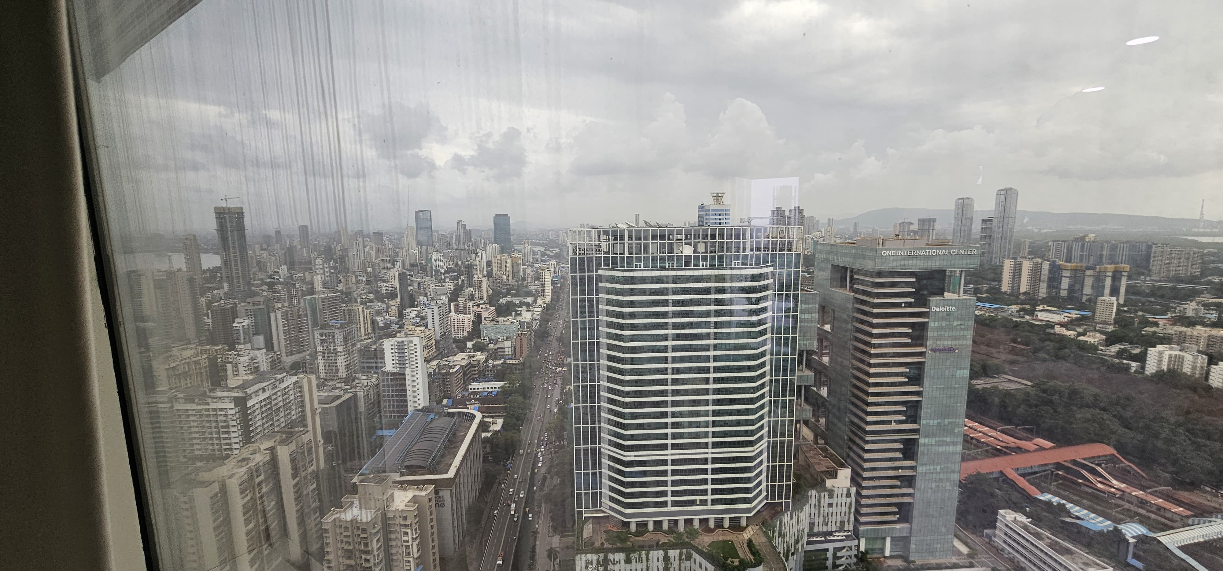 5 BHK Semi Furnished in Indiabulls Sky, Lower Parel - Photo 3