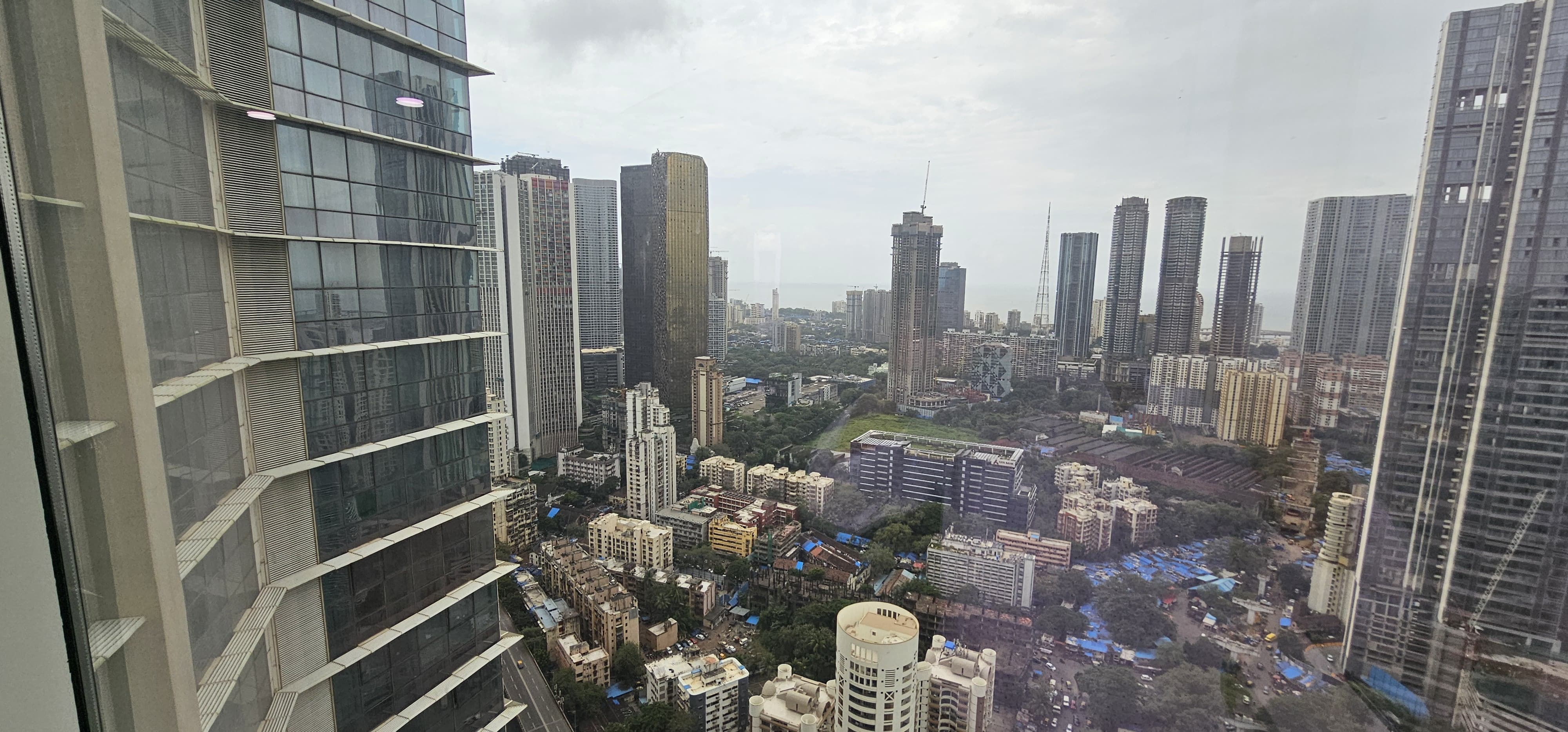 5 BHK Semi Furnished in Indiabulls Sky, Lower Parel - Photo 4
