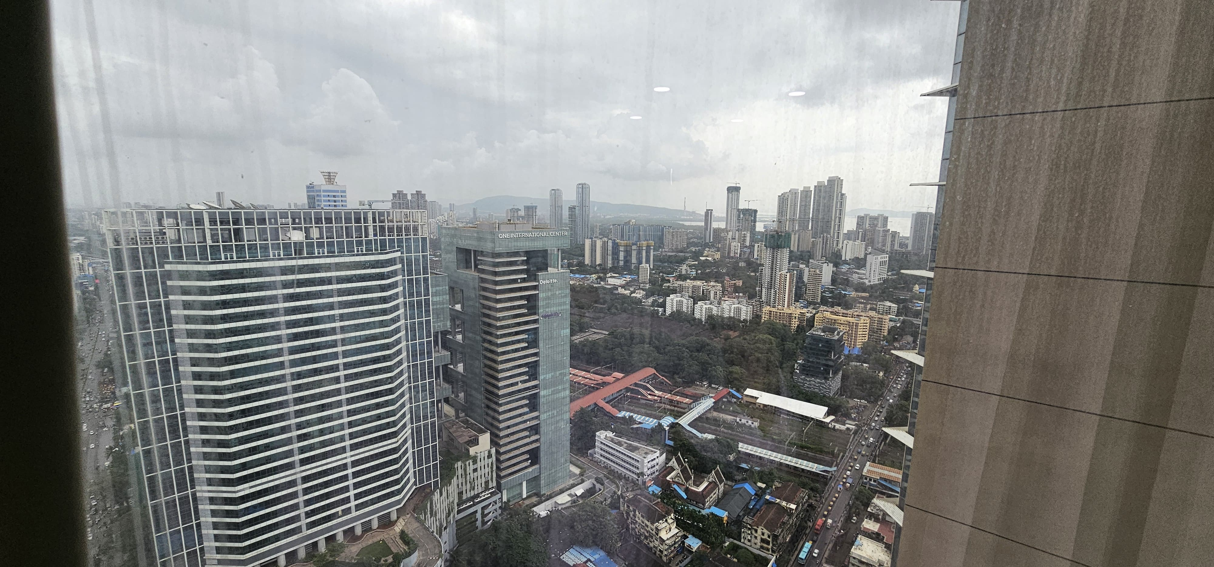 5 BHK Semi Furnished in Indiabulls Sky, Lower Parel - Photo 5