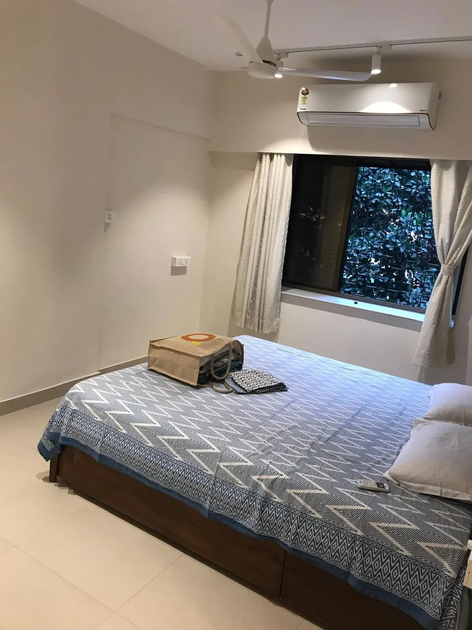 3 BHK Semi Furnished in New Silver Home, Bandra West - Photo 2