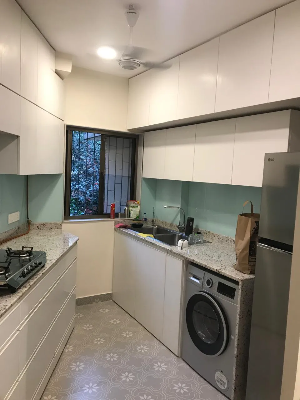 3 BHK Semi Furnished in New Silver Home, Bandra West - Photo 3