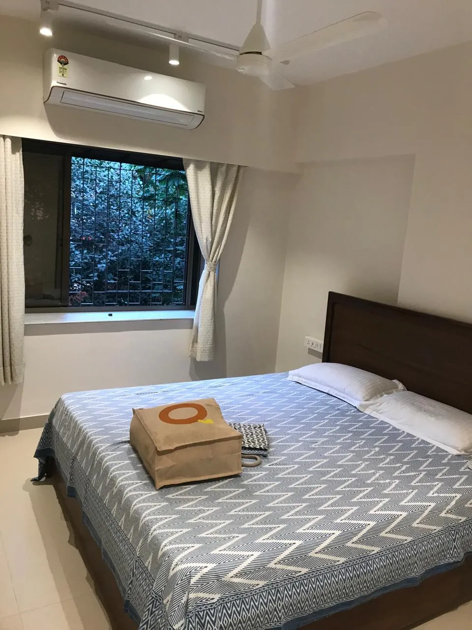 3 BHK Semi Furnished in New Silver Home, Bandra West - Photo 4