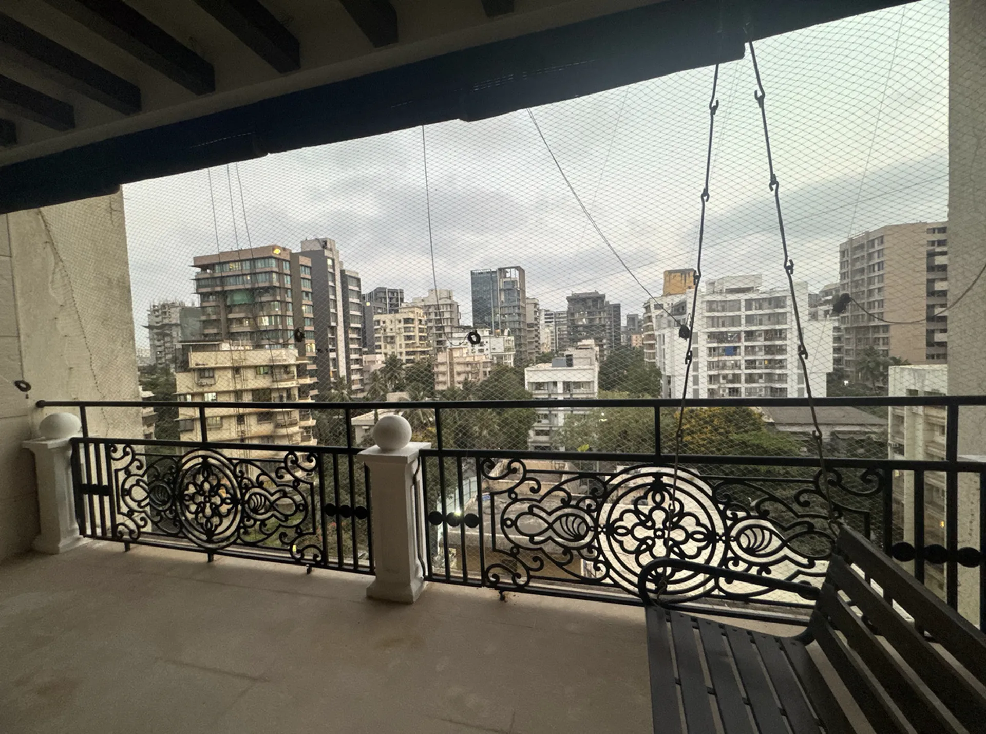 4 BHK Fully Furnished in Odina, Santacruz West - Photo 2