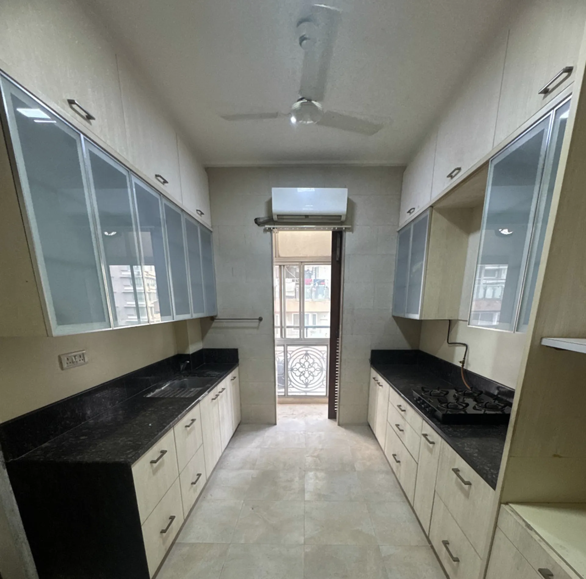 4 BHK Fully Furnished in Odina, Santacruz West - Photo 3