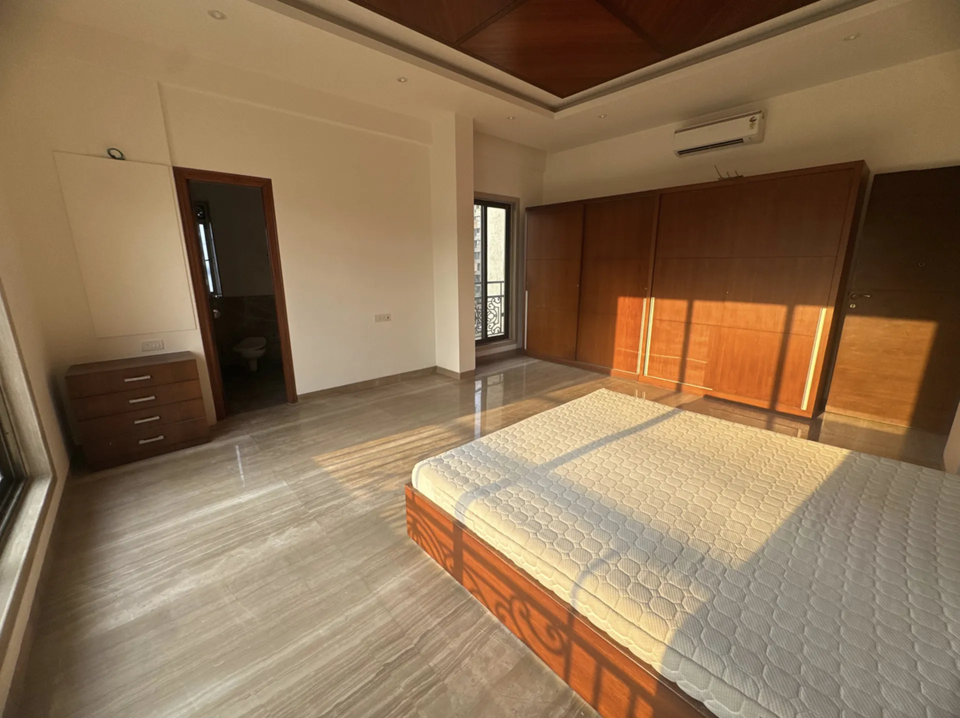 4 BHK Fully Furnished in Odina, Santacruz West - Photo 6
