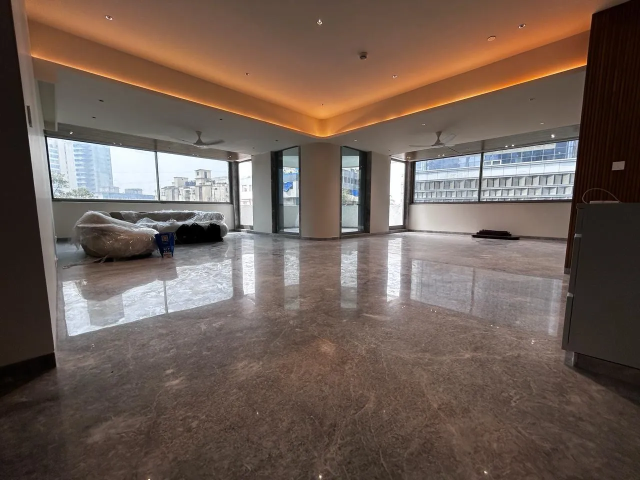 4 BHK Semi-Furnished in Indiabulls Blu, Worli - Photo 1