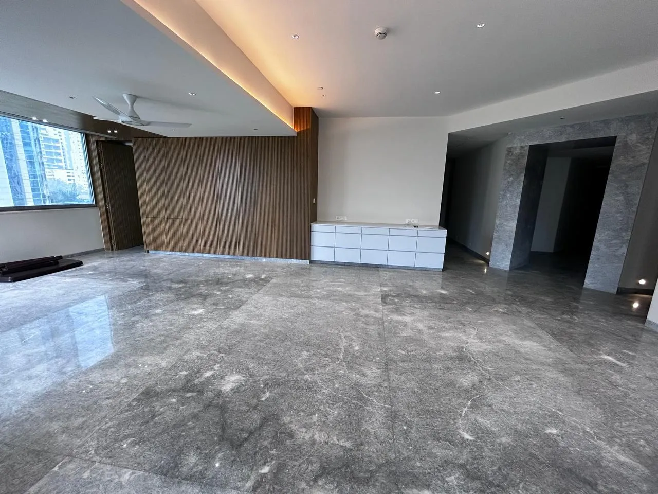 4 BHK Semi-Furnished in Indiabulls Blu, Worli - Photo 2