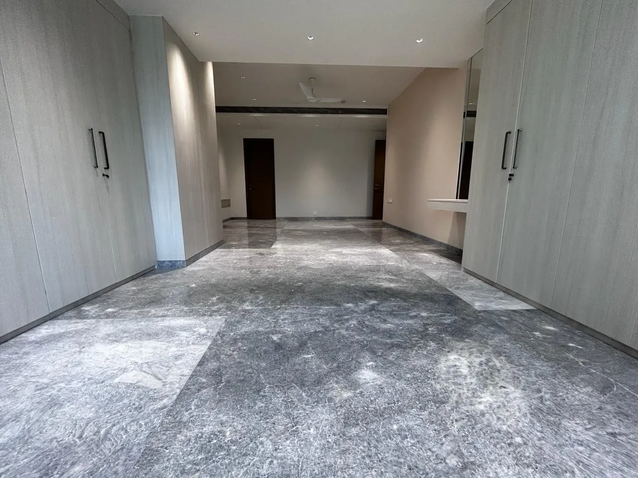 4 BHK Semi-Furnished in Indiabulls Blu, Worli - Photo 3