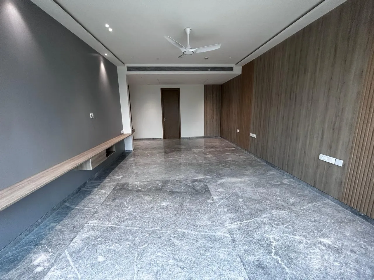 4 BHK Semi-Furnished in Indiabulls Blu, Worli - Photo 5
