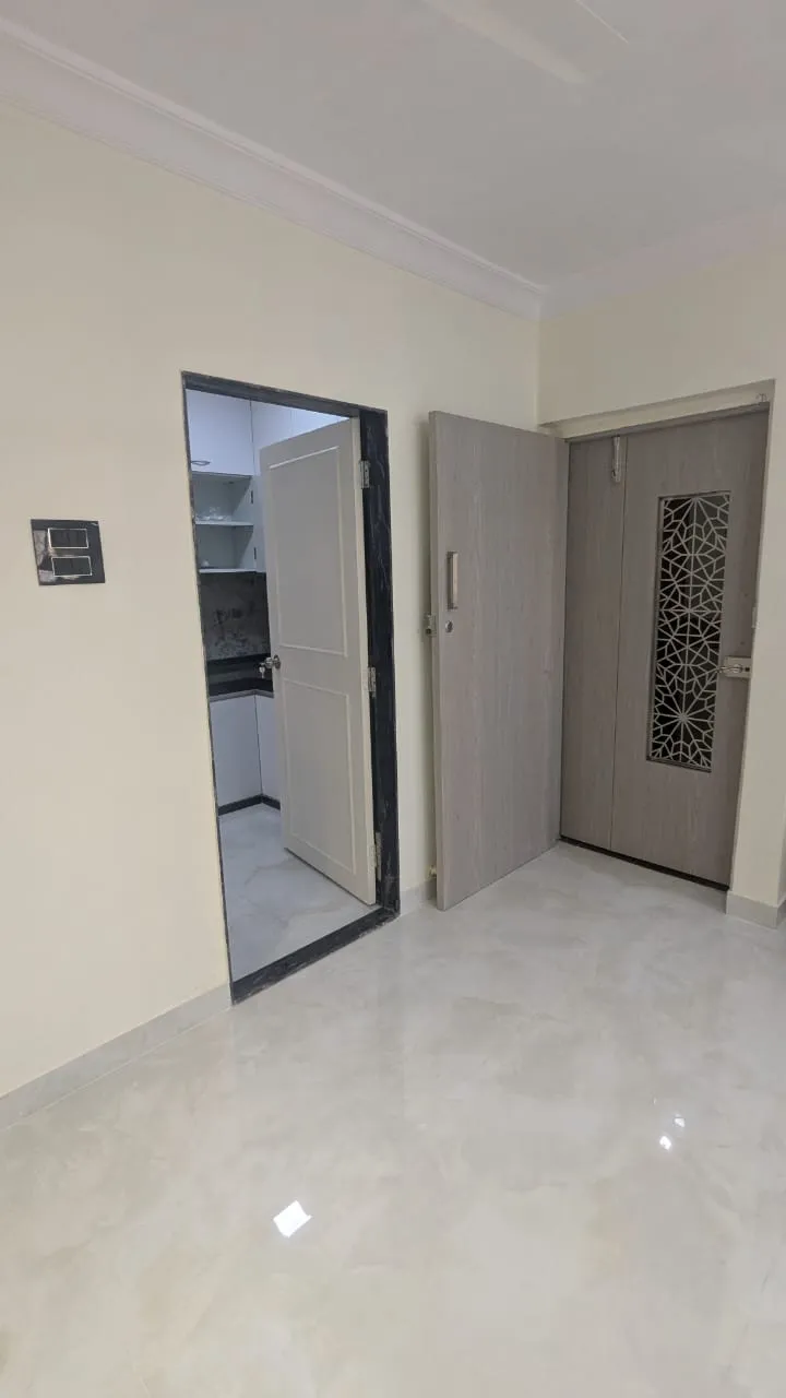 2 BHK Semi Furnished in Oakland Park, Andheri West - Photo 4