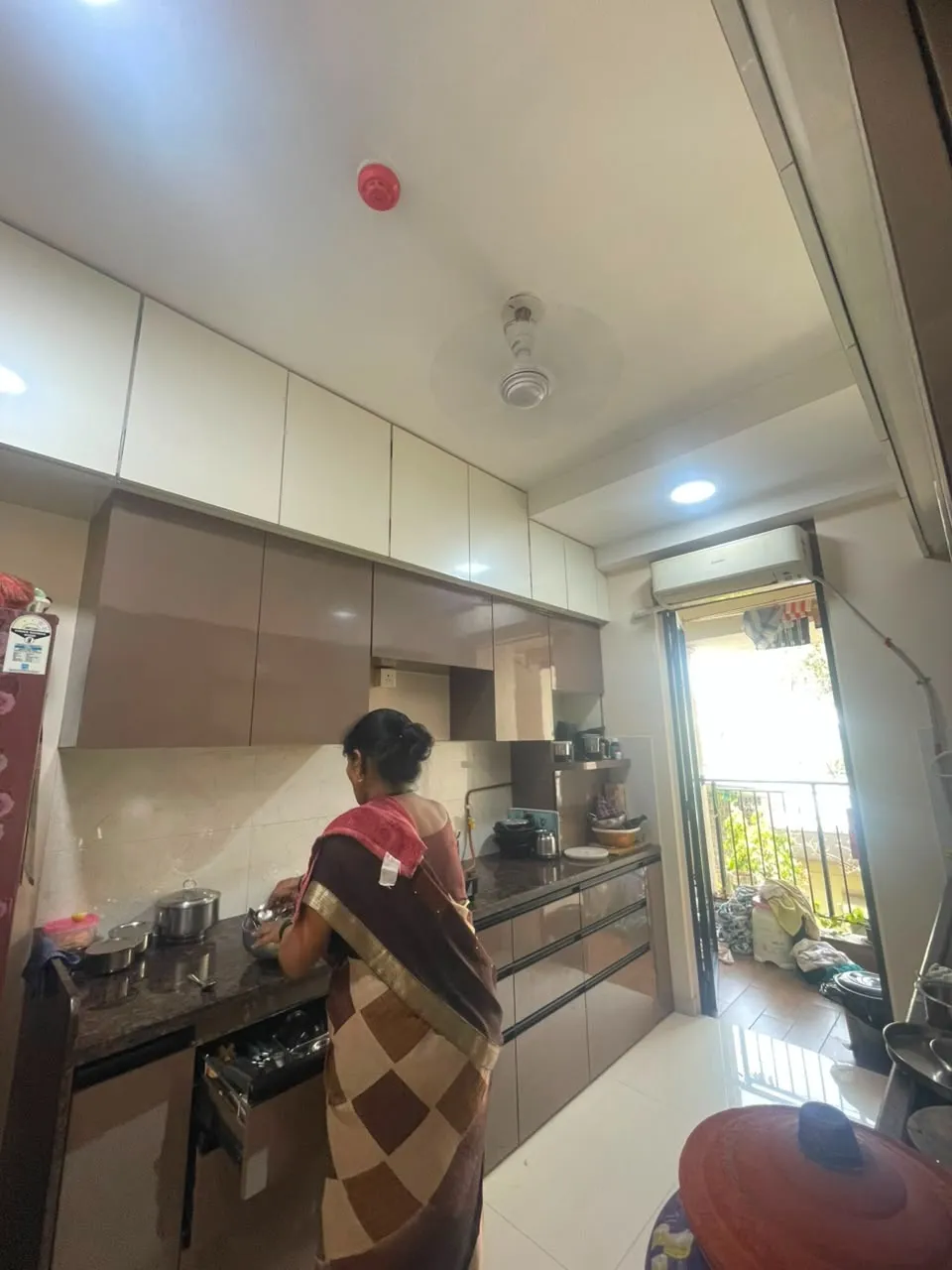 2 BHK Semi Furnished in Kalpataru Imperia, Santacruz West - Photo 2